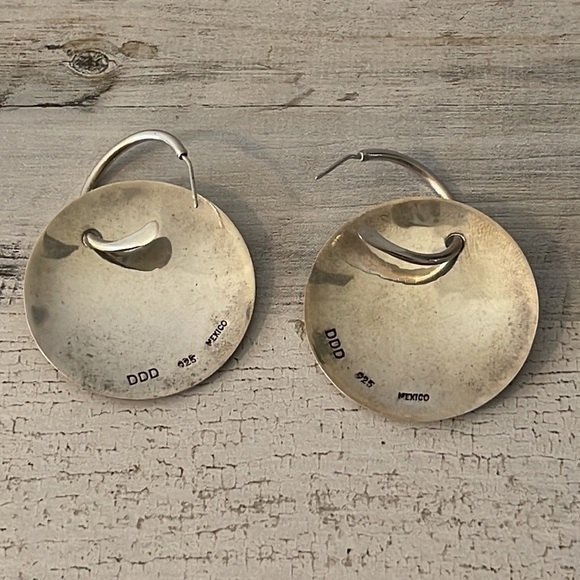 DDD Silver Hammered Disc Drop Earrings. - Picture 2 of 5